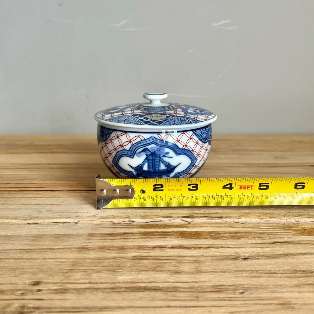 Japanese Arita Hizen Porcelain Covered Rice Bowl